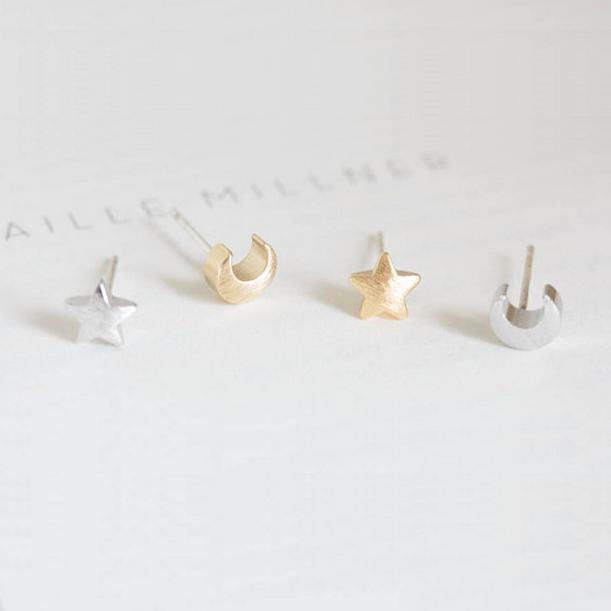-FREE SHIP- Moon And Star Stud Earrings - Silver on Luulla
