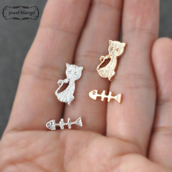 Cat stud Earrings - gold or silver